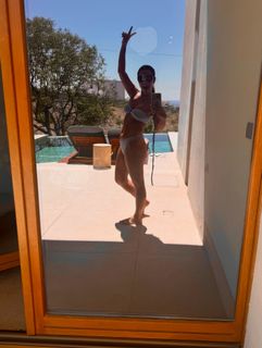 Vaso Laskaraki feet photo thumbnail