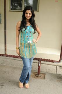 Vedhika feet photo thumbnail