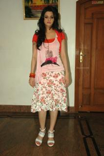 Vedhika feet photo thumbnail