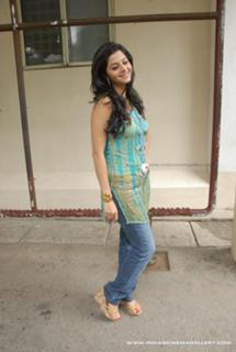 Vedhika feet photo thumbnail