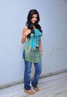 Vedhika feet photo thumbnail
