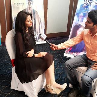 Vedhika feet photo thumbnail