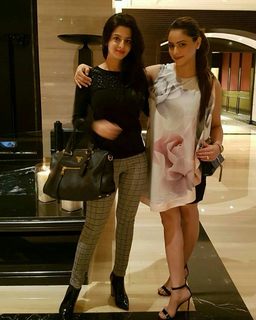 Vedhika feet photo thumbnail