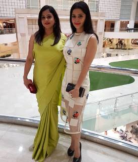 Vedhika feet photo thumbnail