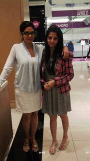 Vedhika feet photo thumbnail