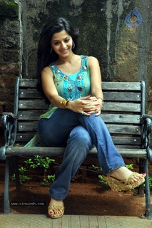 Vedhika feet photo thumbnail
