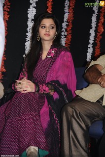 Vedhika feet photo thumbnail