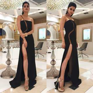 Vedhika feet photo thumbnail