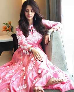 Vedhika feet photo thumbnail