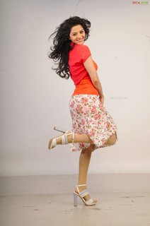 Vedhika feet photo thumbnail