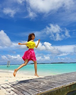 Vedhika feet photo thumbnail