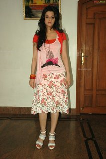 Vedhika feet photo thumbnail