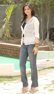 Vedhika feet photo thumbnail