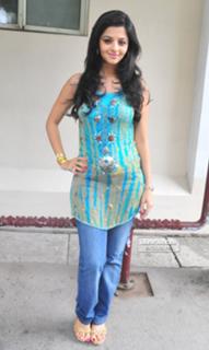 Vedhika feet photo thumbnail