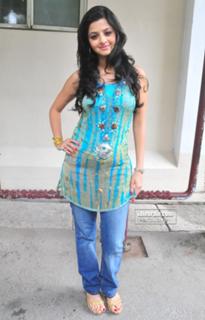 Vedhika feet photo thumbnail