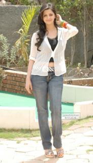 Vedhika feet photo thumbnail