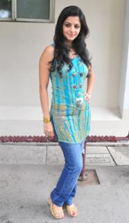 Vedhika feet photo thumbnail