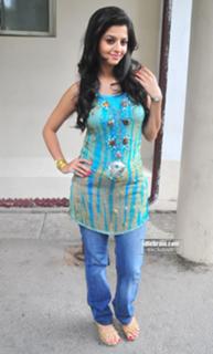 Vedhika feet photo thumbnail