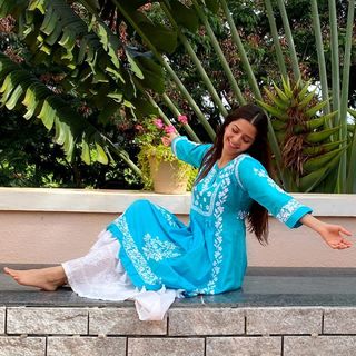 Vedhika feet photo thumbnail