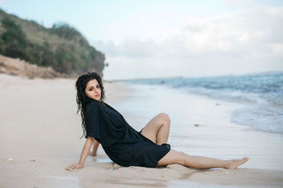 Vedhika feet photo thumbnail