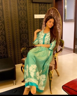 Vedhika feet photo thumbnail