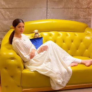 Vedhika feet photo thumbnail