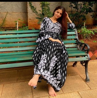 Vedhika feet photo thumbnail