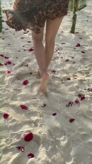 Vedhika feet photo thumbnail