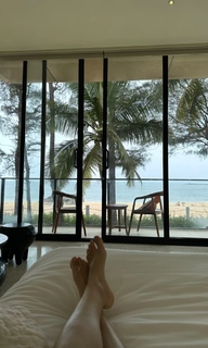 Vedhika feet photo thumbnail