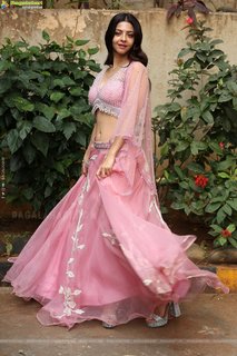 Vedhika feet photo thumbnail