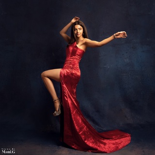 Vedhika feet photo thumbnail