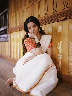 Vedhika feet photo 4