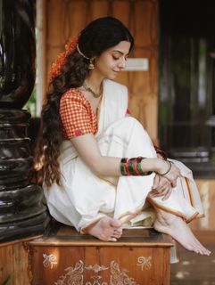 Vedhika feet photo 2