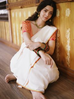 Vedhika feet photo 1