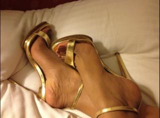 Veena Malik feet photo thumbnail