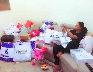 Veena Malik feet photo thumbnail