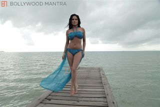 Veena Malik feet photo thumbnail