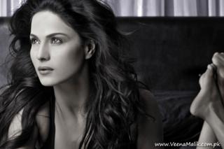 Veena Malik feet photo thumbnail