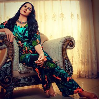 Veena Malik feet photo thumbnail