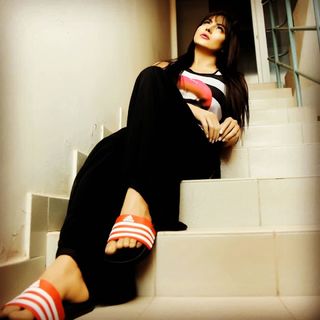 Veena Malik feet photo thumbnail