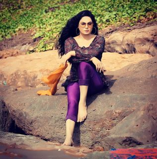 Veena Malik feet photo thumbnail