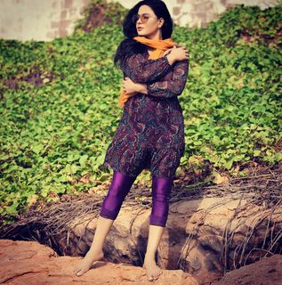 Veena Malik feet photo thumbnail