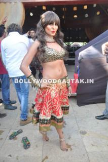 Veena Malik feet photo thumbnail