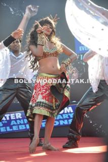 Veena Malik feet photo thumbnail