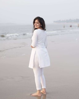 Veena Nandhakumar feet photo 8