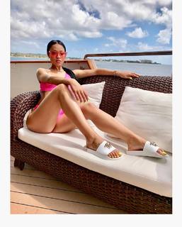 Vena Excell feet photo 2