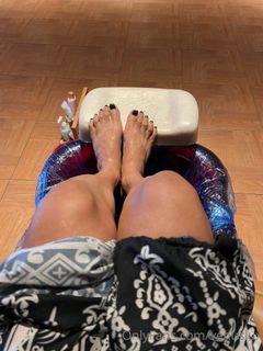 Venus Lux feet photo 17