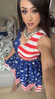 Venus Lux feet photo 1