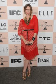 Vera Farmiga feet photo thumbnail