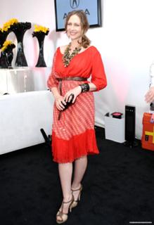 Vera Farmiga feet photo thumbnail